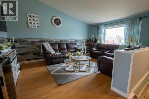 5018 42 Avenue, Taber, AB - Indoor Photo Showing Living Room