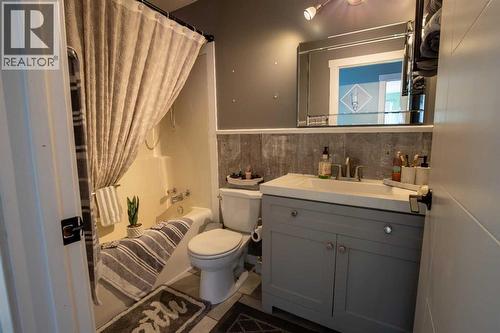 5018 42 Avenue, Taber, AB - Indoor Photo Showing Bathroom