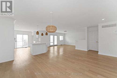 1056 Beach Boulevard, Hamilton, ON - Indoor Photo Showing Other Room