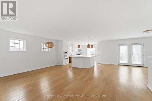 1056 Beach Boulevard, Hamilton, ON - Indoor