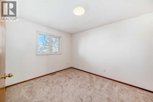 266 Edgepark Way Nw, Calgary, AB - Indoor Photo Showing Other Room