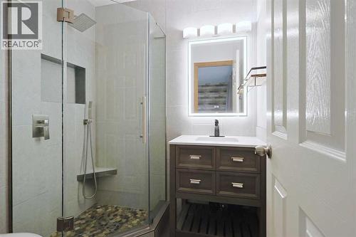 19 Sunridge Crescent Nw, Airdrie, AB - Indoor Photo Showing Bathroom