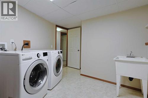 19 Sunridge Crescent Nw, Airdrie, AB - Indoor Photo Showing Laundry Room
