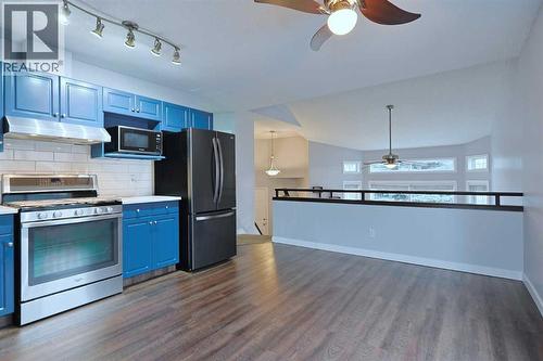 19 Sunridge Crescent Nw, Airdrie, AB - Indoor Photo Showing Kitchen With Stainless Steel Kitchen