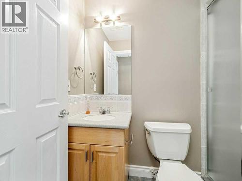 24 Fairmont Point S, Lethbridge, AB - Indoor Photo Showing Bathroom