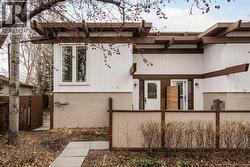 15 A Arlington Bay SE  Calgary, AB T2H 2B2