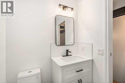 15 A Arlington Bay Se, Calgary, AB - Indoor Photo Showing Bathroom