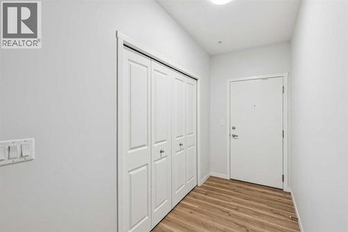 3116, 33 Carringham Gate Nw, Calgary, AB - Indoor Photo Showing Other Room