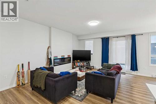 3116, 33 Carringham Gate Nw, Calgary, AB - Indoor Photo Showing Living Room