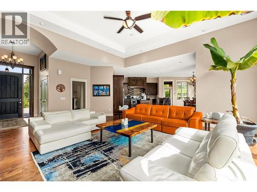 4284 Jaud Road, Kelowna, BC - Indoor Photo Showing Living Room