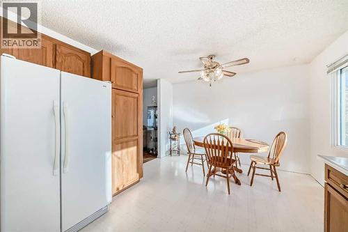 2205 80 Avenue Se, Calgary, AB - Indoor Photo Showing Dining Room