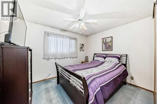 2205 80 Avenue Se, Calgary, AB - Indoor Photo Showing Bedroom