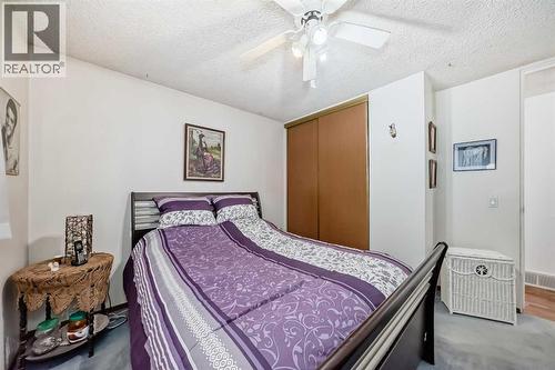 2205 80 Avenue Se, Calgary, AB - Indoor Photo Showing Bedroom