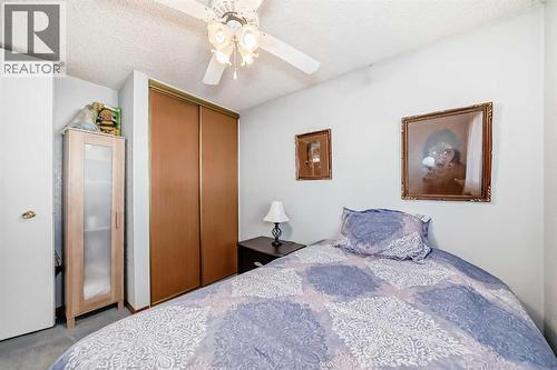 2205 80 Avenue Se, Calgary, AB - Indoor Photo Showing Bedroom