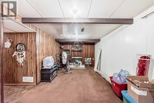 2205 80 Avenue Se, Calgary, AB - Indoor Photo Showing Other Room