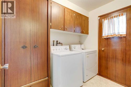 3387 Breton Close Nw, Calgary, AB - Indoor Photo Showing Laundry Room