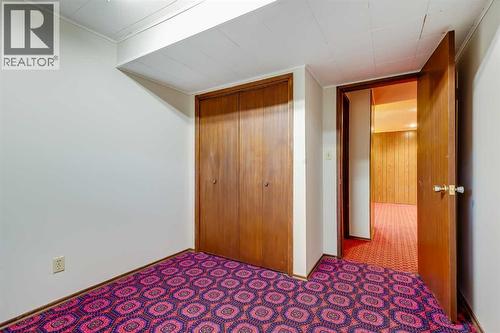 3387 Breton Close Nw, Calgary, AB - Indoor Photo Showing Bedroom