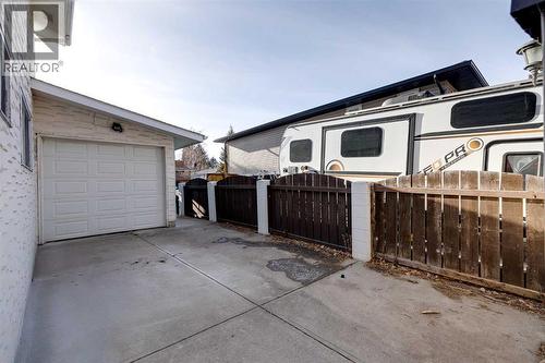 3387 Breton Close Nw, Calgary, AB - Outdoor With Exterior
