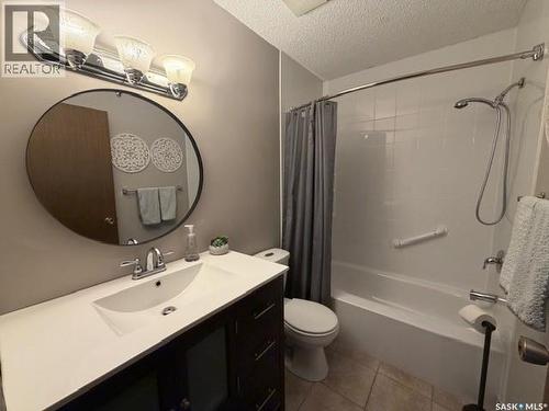 10 Dragan Crescent, Saskatoon, SK - Indoor Photo Showing Bathroom