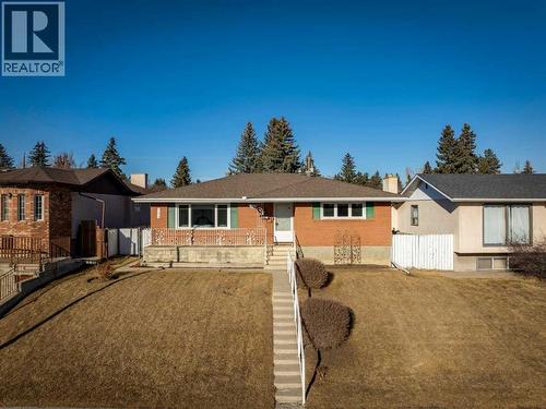 256 Huntridge Road NE  Calgary, AB T2K 4B6