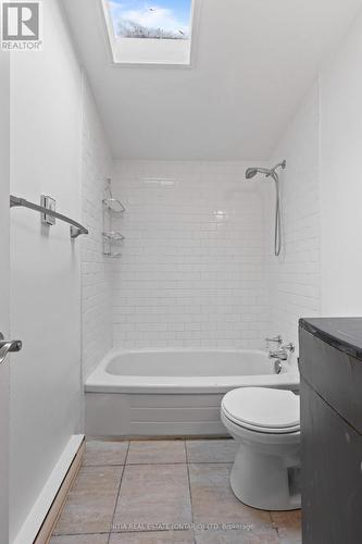 19 - 55 Arbour Glen Crescent, London East (East A), ON - Indoor Photo Showing Bathroom