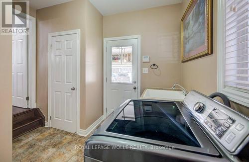 538 Thomas Slee Drive, Kitchener, ON - Indoor Photo Showing Laundry Room