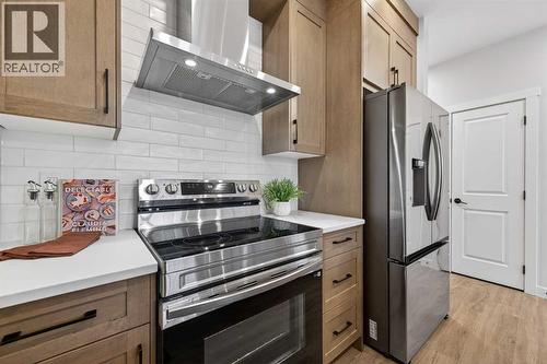 1051 Bayview Crescent, Airdrie, AB - Indoor Photo Showing Kitchen