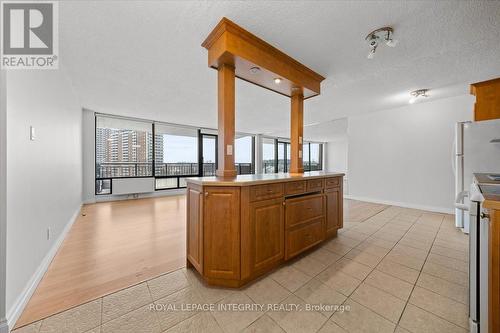 703 - 1190 Richmond Road, Ottawa, ON - Indoor Photo Showing Kitchen