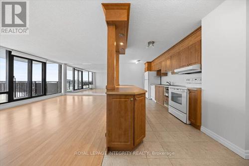 703 - 1190 Richmond Road, Ottawa, ON - Indoor Photo Showing Kitchen