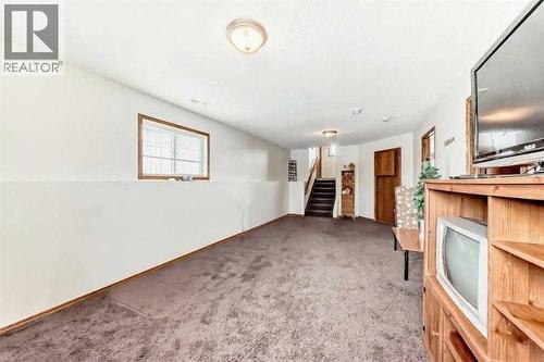 10 Kerr Close, Red Deer, AB - Indoor Photo Showing Other Room