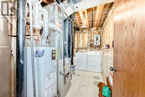 10 Kerr Close, Red Deer, AB - Indoor Photo Showing Laundry Room