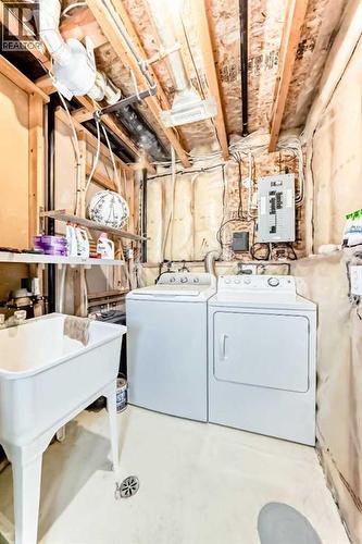 10 Kerr Close, Red Deer, AB - Indoor Photo Showing Laundry Room
