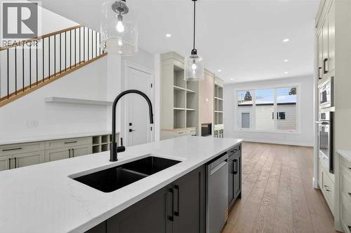1137 41 Street Sw, Calgary, AB - Indoor Photo Showing Kitchen With Double Sink With Upgraded Kitchen