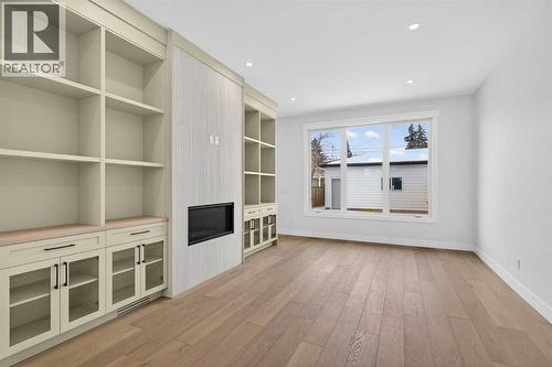 1137 41 Street Sw, Calgary, AB - Indoor Photo Showing Other Room