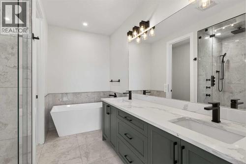 1137 41 Street Sw, Calgary, AB - Indoor Photo Showing Bathroom