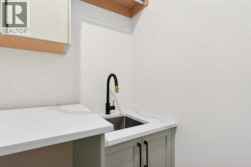 1137 41 Street Sw, Calgary, AB - Indoor