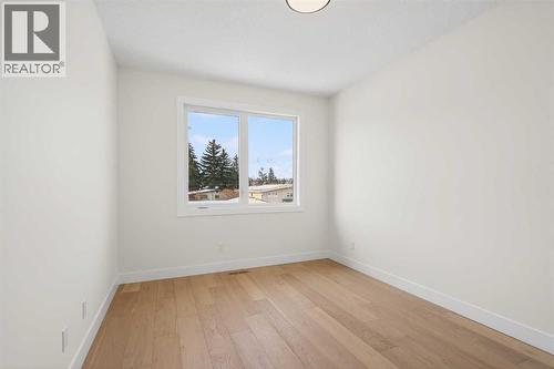 1137 41 Street Sw, Calgary, AB - Indoor Photo Showing Other Room