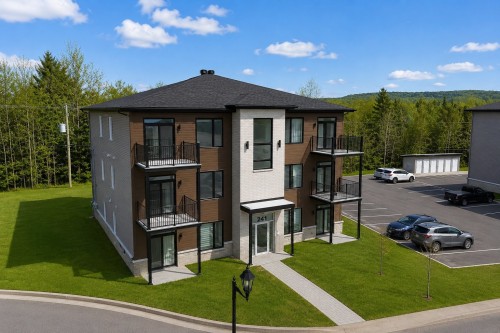 Front of Structure - 241 Boul. Louis-Joseph-Papineau, Cowansville, QC - Outdoor