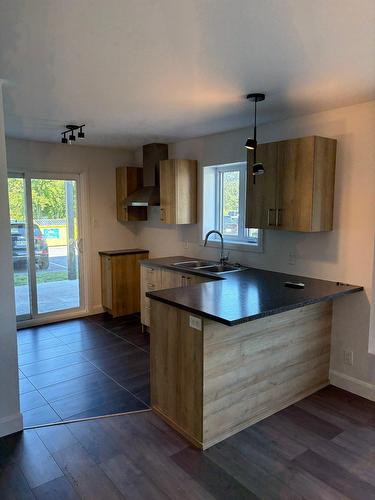 Cuisine - 751  - 761 Rue Collins, Farnham, QC - Indoor Photo Showing Kitchen With Double Sink