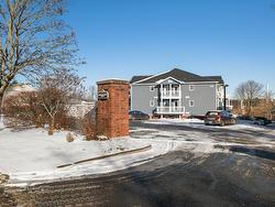 106 126 Farnham Gate Road  None, NS B3M 3Z9