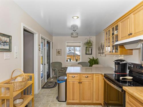 281 Caribou Crescent, Thunder Bay, ON - Indoor Photo Showing Kitchen