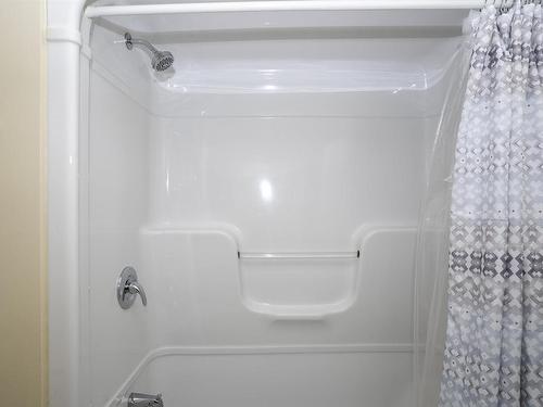 281 Caribou Crescent, Thunder Bay, ON - Indoor Photo Showing Bathroom