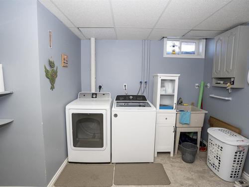 281 Caribou Crescent, Thunder Bay, ON - Indoor Photo Showing Laundry Room
