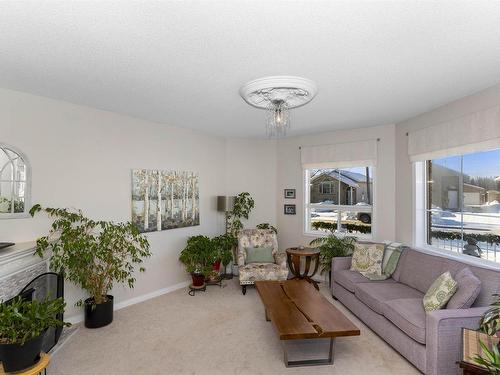 281 Caribou Crescent, Thunder Bay, ON - Indoor Photo Showing Living Room