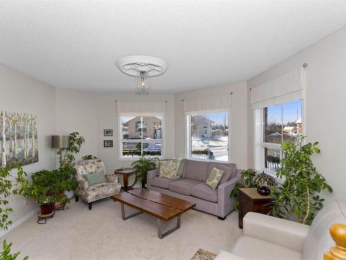 281 Caribou Crescent, Thunder Bay, ON - Indoor Photo Showing Living Room
