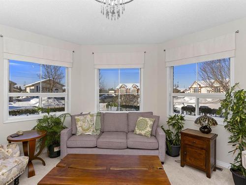 281 Caribou Crescent, Thunder Bay, ON - Indoor Photo Showing Living Room