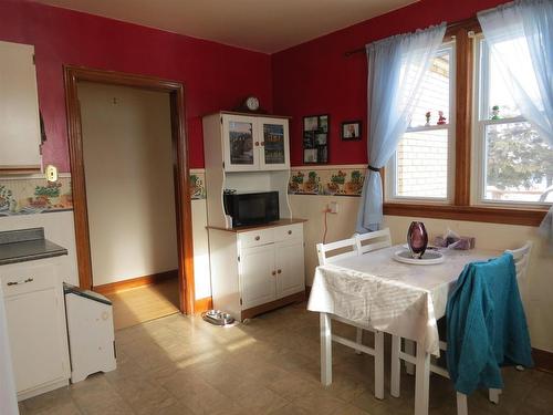 836 Simpson Street, Thunder Bay, ON - Indoor Photo Showing Dining Room