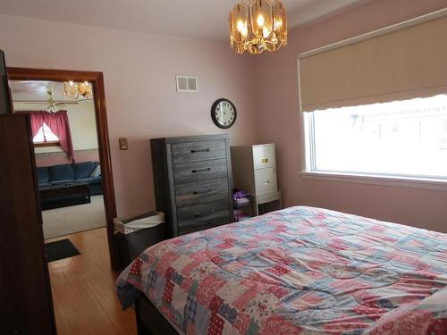 836 Simpson Street, Thunder Bay, ON - Indoor Photo Showing Bedroom
