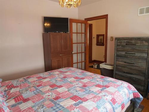 836 Simpson Street, Thunder Bay, ON - Indoor Photo Showing Bedroom
