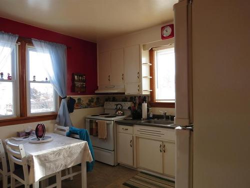 836 Simpson Street, Thunder Bay, ON - Indoor